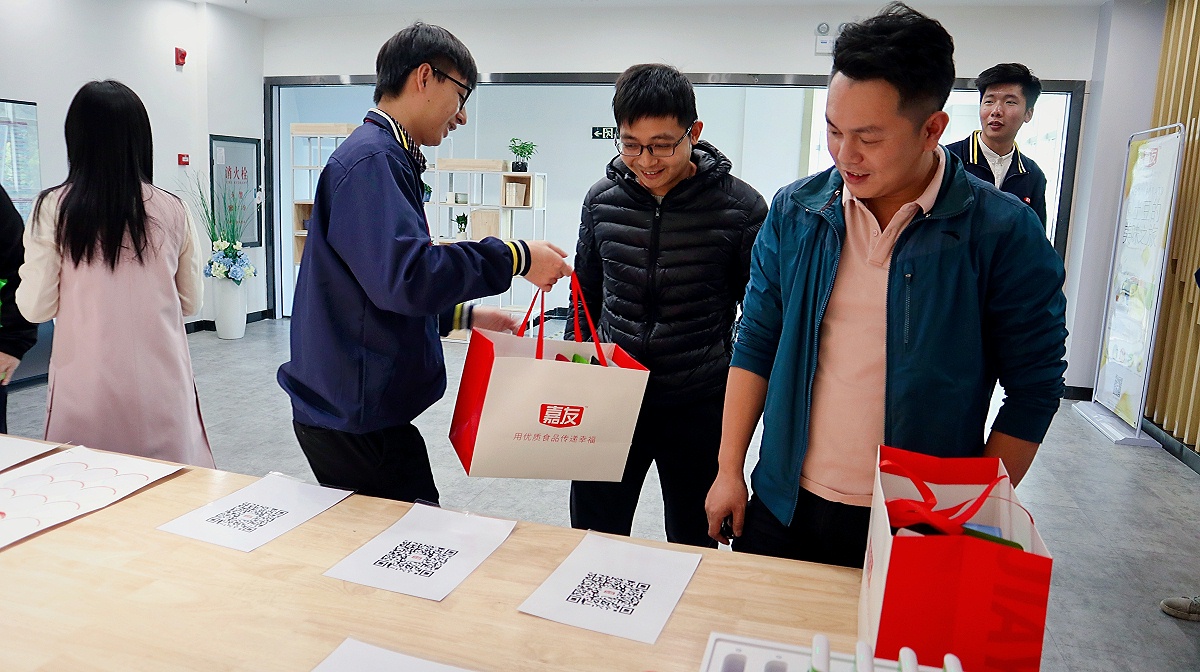 �����ݽ������˶���Ƭ