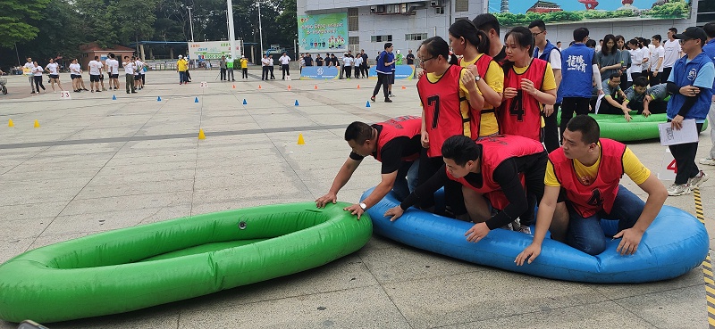 �������ҵļ����ǣ�ʯ����ڰ˽�����ְ����������˶���55���ͻ����塰���Ƚ���