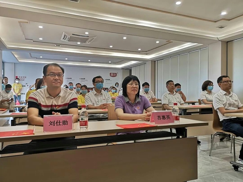 ʯ�����ܹ�����55����һͬԢĿ��ݸ�е�����ϳ���������ʽ��ͬ����û�й�������û�����й���